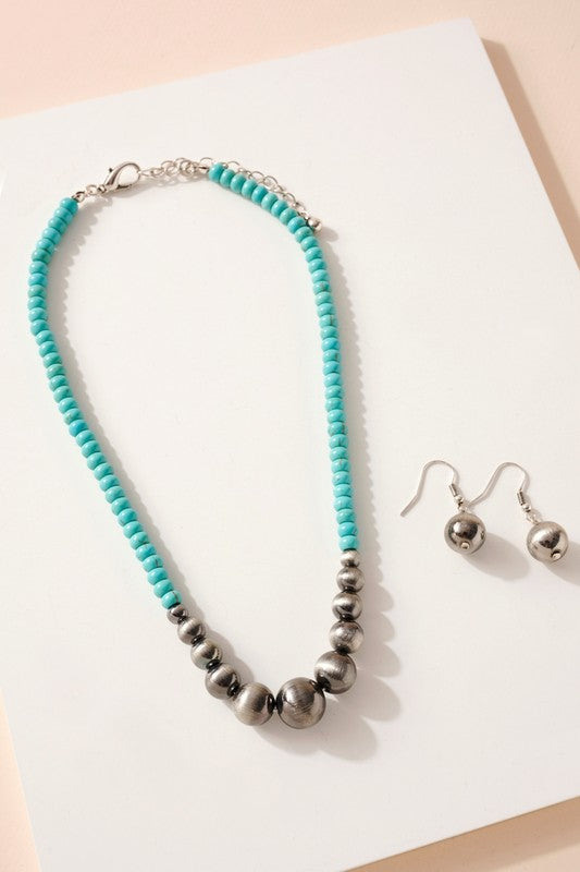 Western Design Metallic Pearl Necklace
