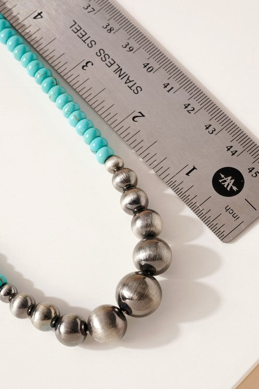 Western Design Metallic Pearl Necklace